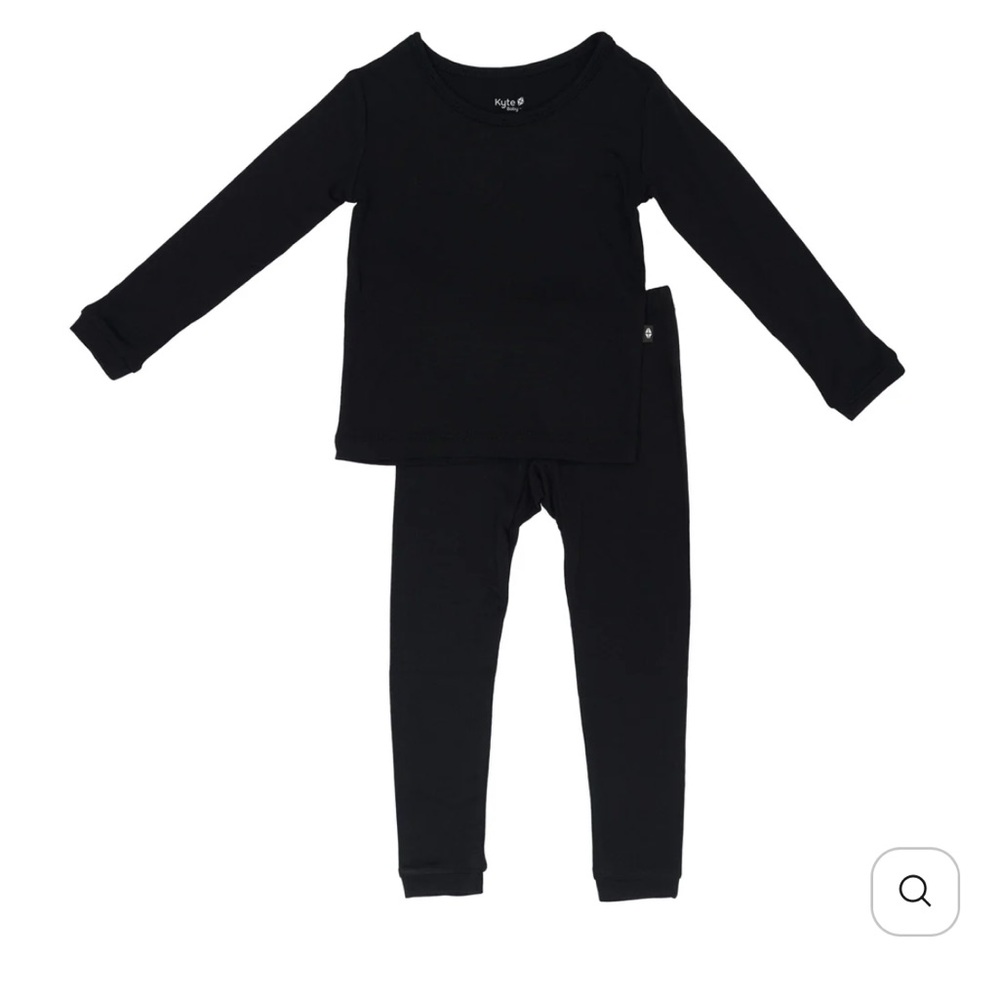 Kyte Baby 2T Long Sleeve Pajamas in Midnight (black) Excellent Used Condition